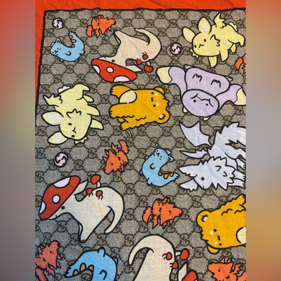 New Authentic Gucci x Pikarar GG Supreme Logo Square Scarf - Picture 7 of 9